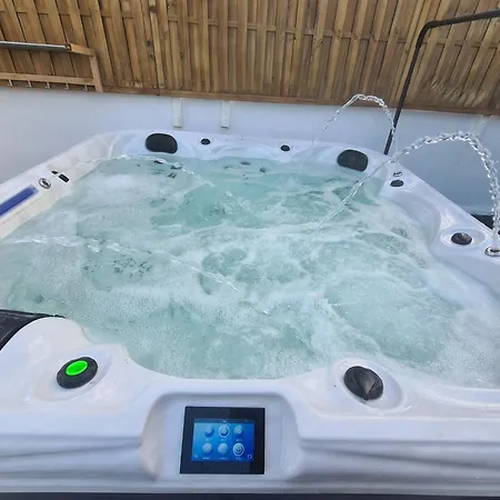 Maison Cosy Avec Jardin Et Jacuzzi Apartment Saint-Herblain