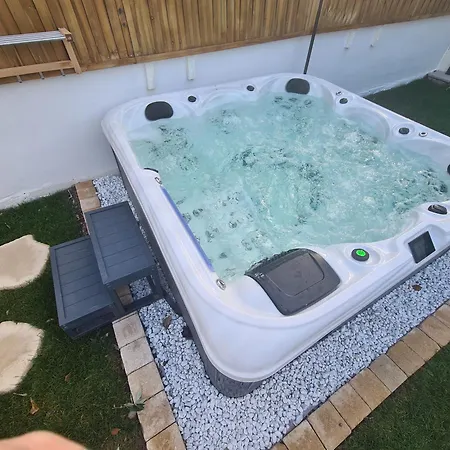 Maison Cosy Avec Jardin Et Jacuzzi Apartment Saint-Herblain